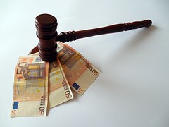 The judge limits Santander's writings by Popular to his civil liability